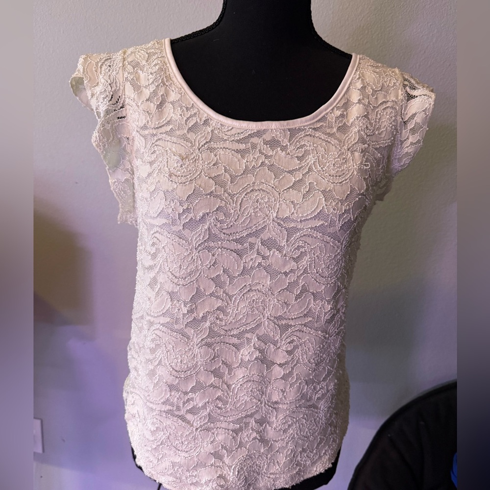 White lace shirt with ruffle sleeve cap detail